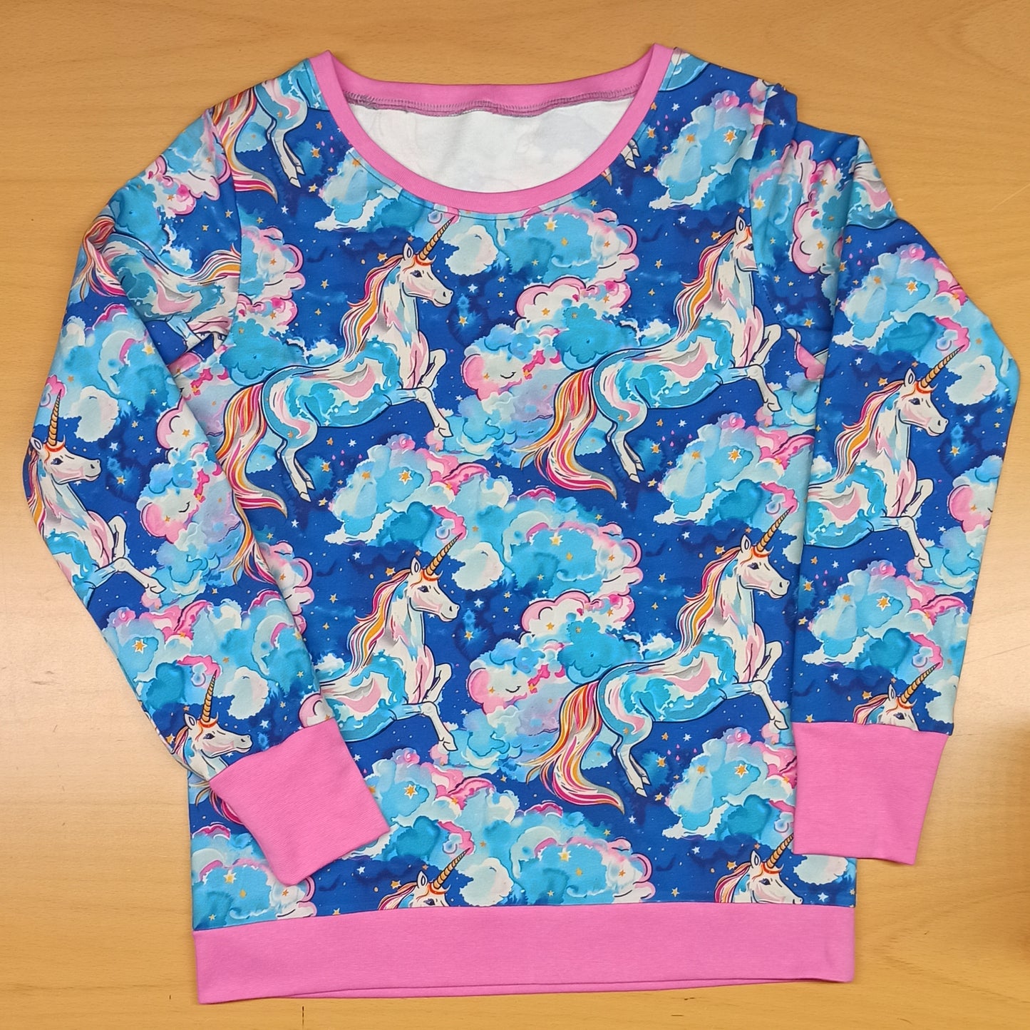 UNICORN CLOUDS, joustocollege