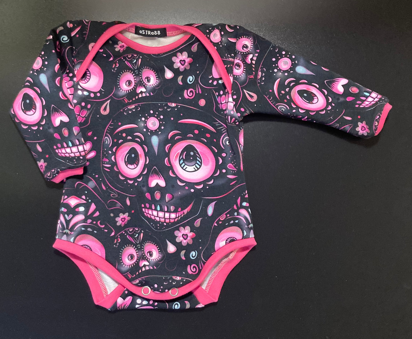 SUGAR SKULLS, pinkki joustocollege