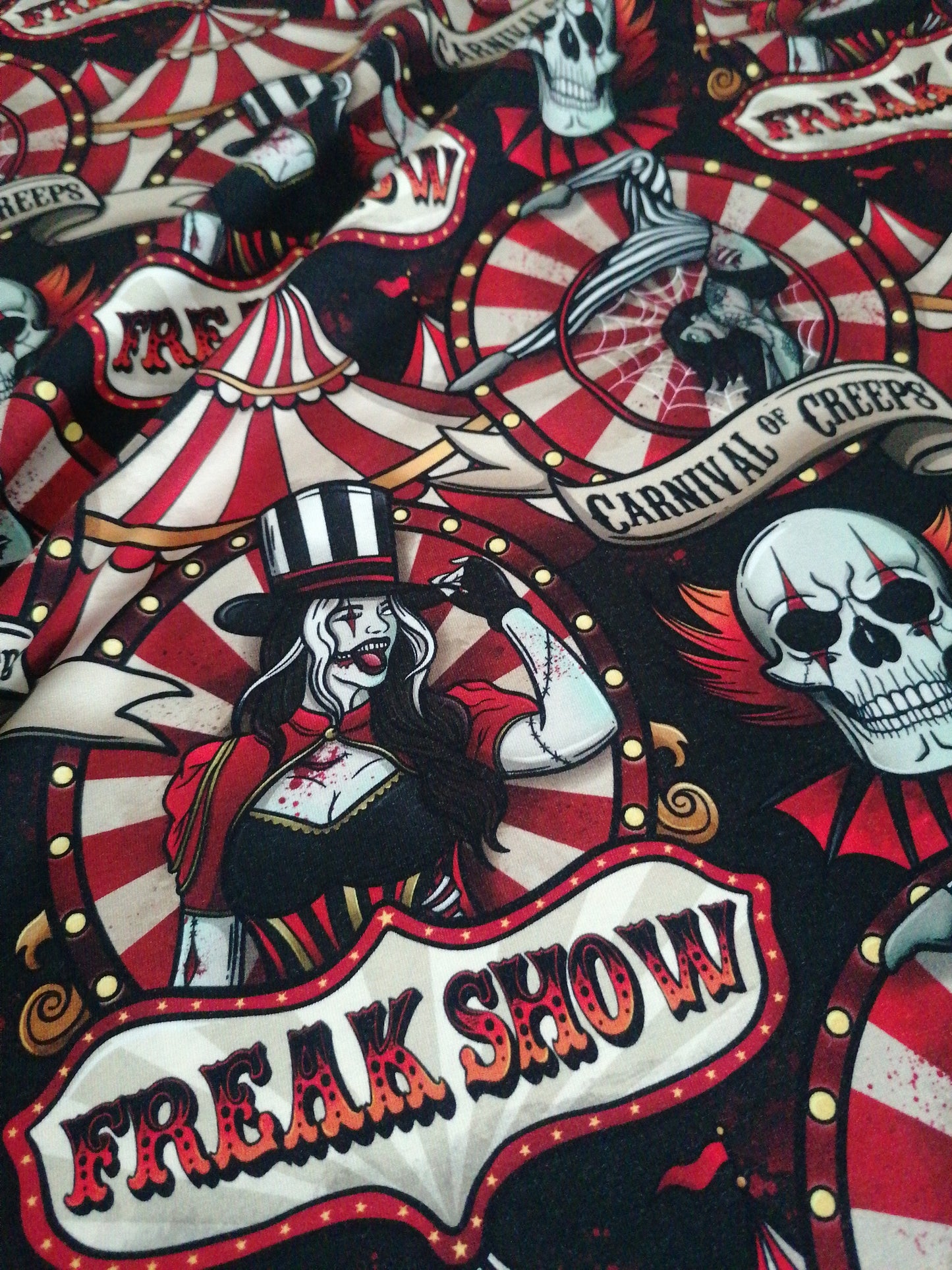 FREAK SHOW, trikoo