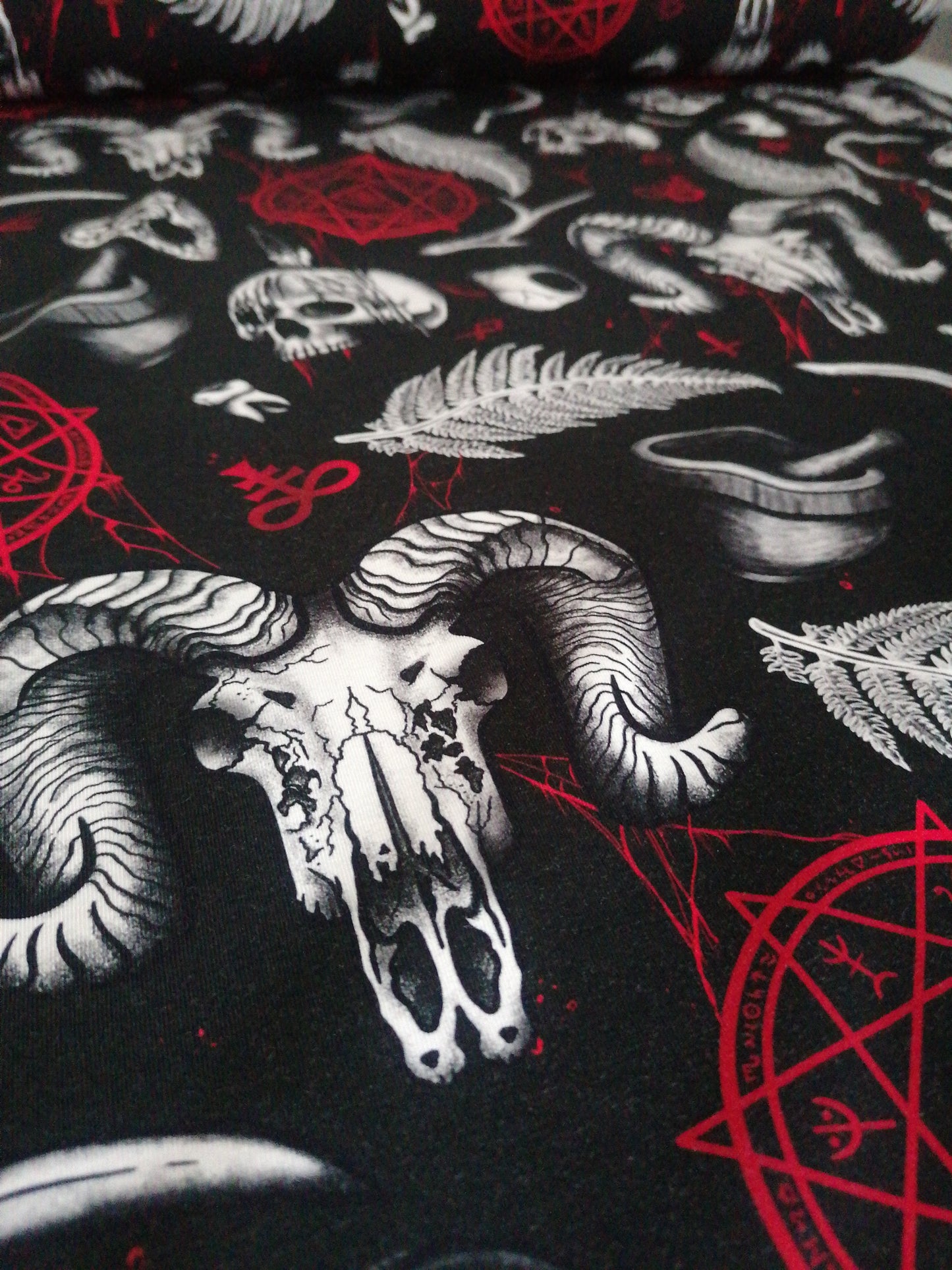 SKULLS, trikoo