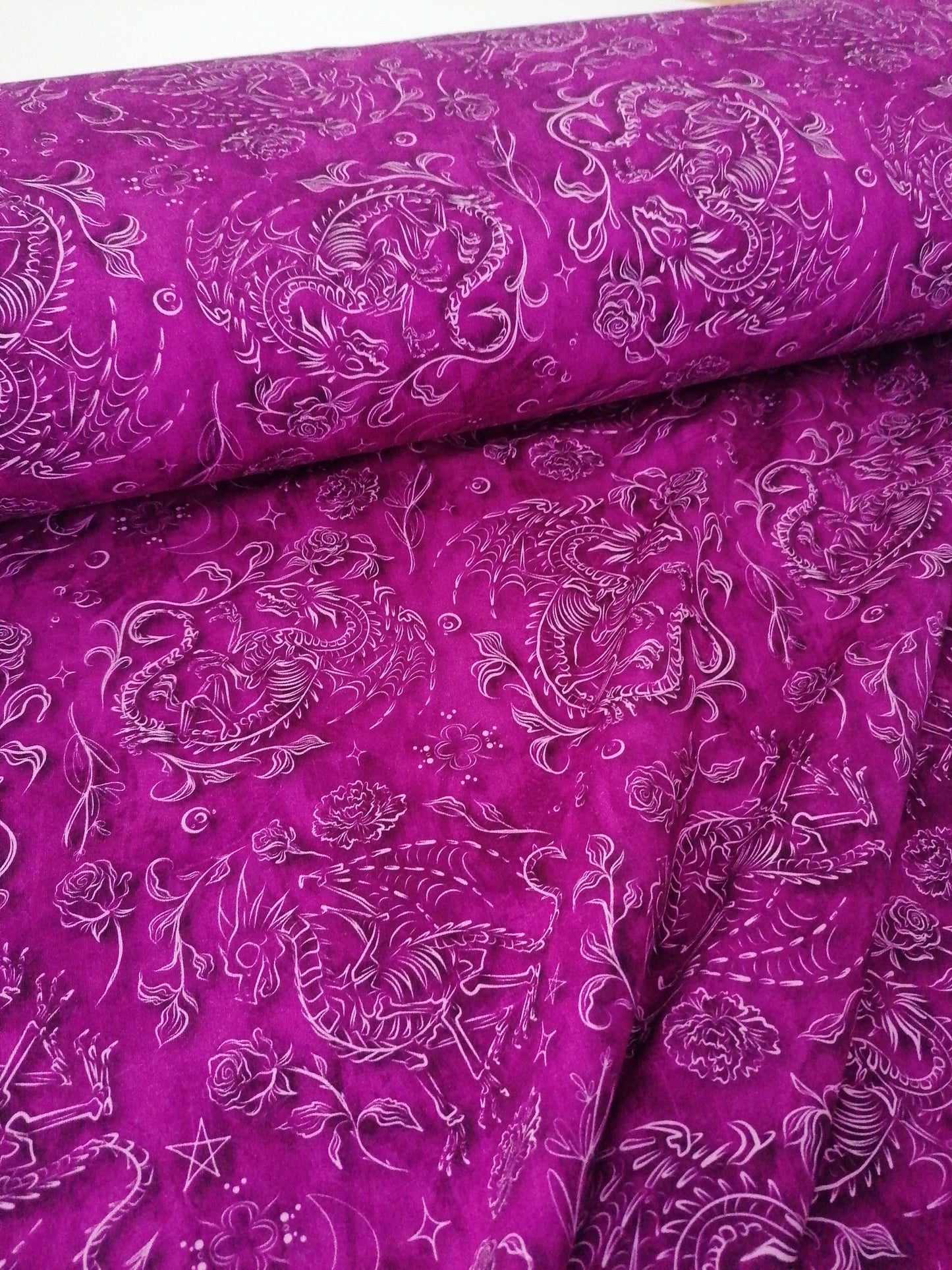 WE LOVE DRAGONS, pinkki joustocollege