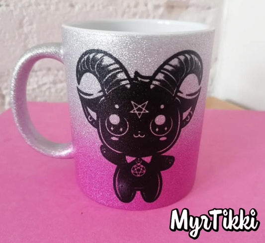 CUTE BAPHOMET, tumma istuva, muki