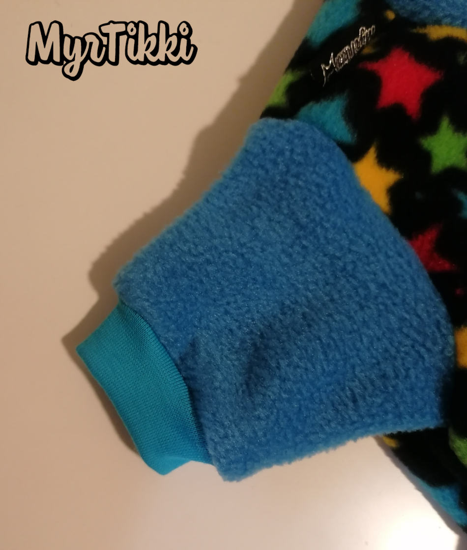 TÄHDET musta & sininen fleecehaalari